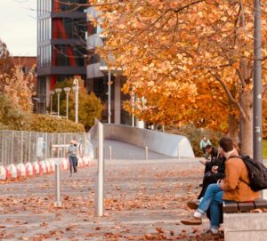 Cómo ajustarte al cambio de clima: vitaminas y consejos para evitar resfriados tempranos
